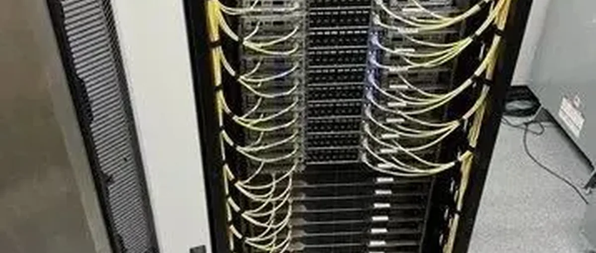 这家氢能数据中心成功部署英伟达GB200多节点液冷机架