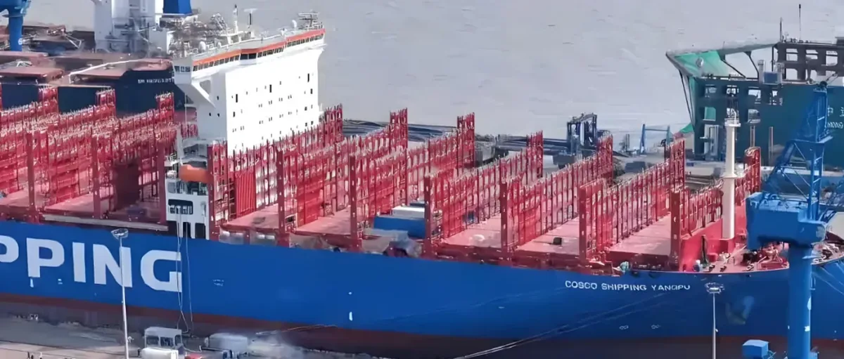 国内首艘!中远海运甲醇双燃料大型集装箱船首次加注