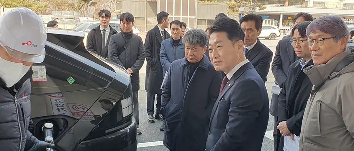 为确保春运安全,他们对238座加氢站进行特别检查