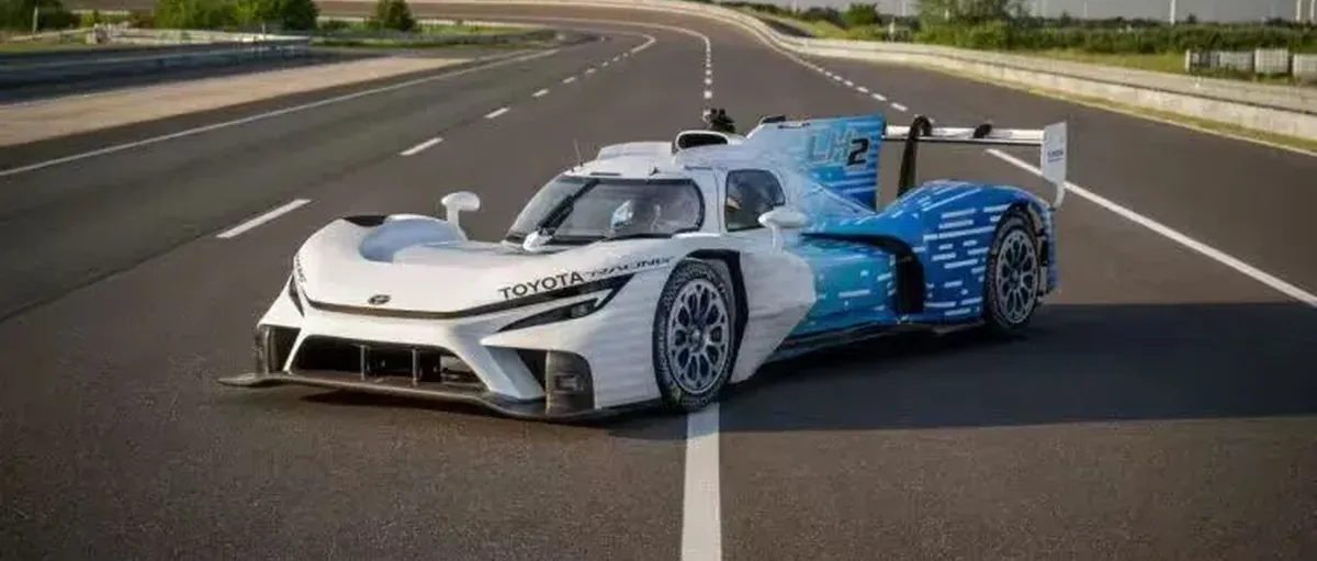 世界首秀！丰田TR LH2氢能赛车原型车亮相勒芒