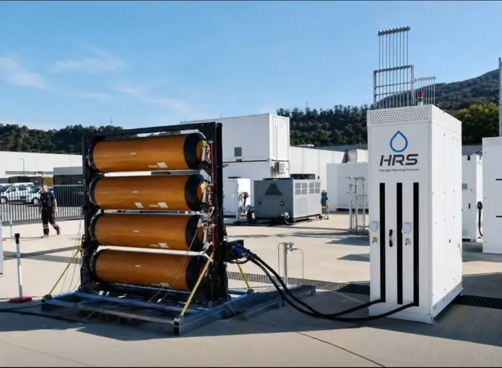 重卡加氢只要6分钟?双枪方案把速度打到柴油级