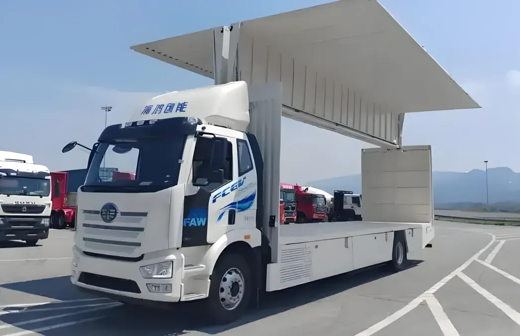 重庆渝氢鸿9辆氢能牵引车8辆氢冷藏车续保预算39万