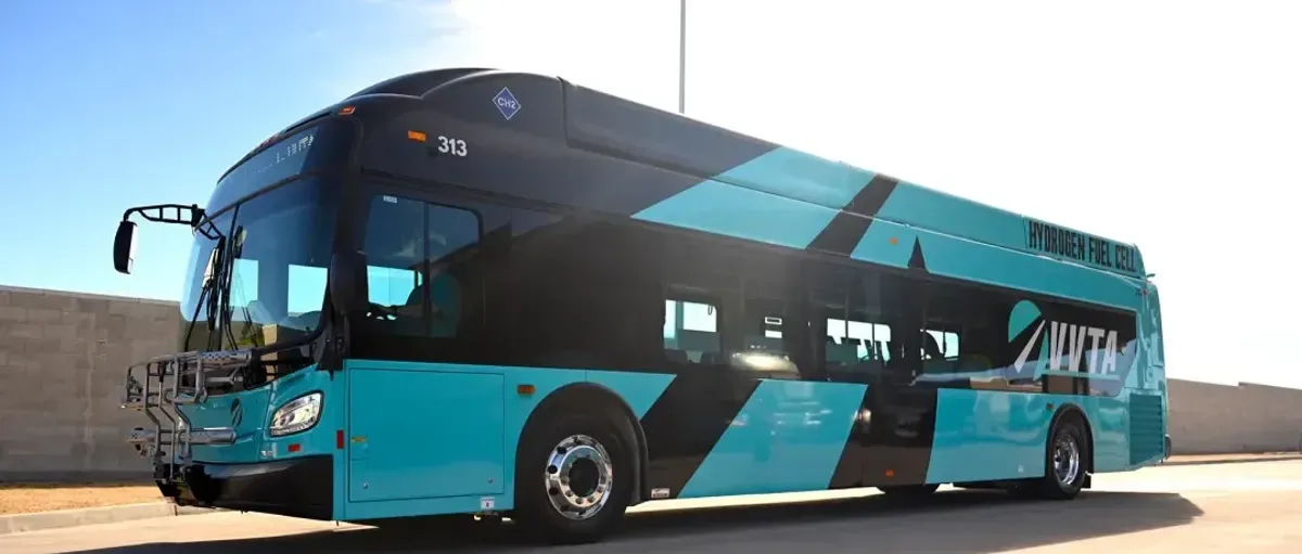 美国加州投放13辆氢燃料电池公交车