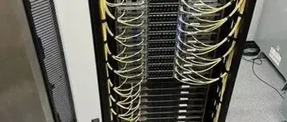 这家氢能数据中心成功部署英伟达GB200多节点液冷机架