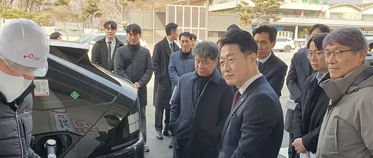 为确保春运安全,他们对238座加氢站进行特别检查
